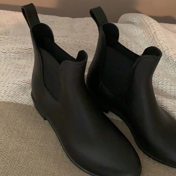 Women’s Rain Boots - NWOT - Never worn - Picture 3 of 6